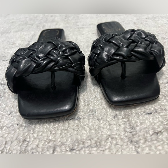 Women’s Vince Camuto sandals - Picture 3 of 3